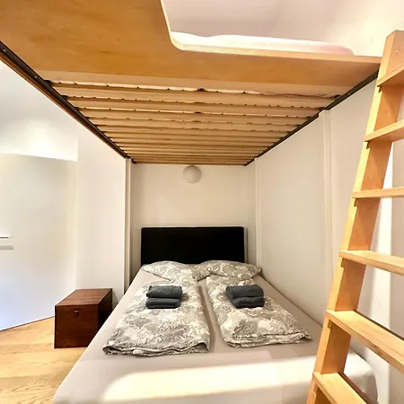 Moderne In Attraktivem Altbau Apartment